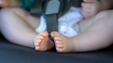 SYARAT DAN TIPS AMAN MENGAJAK BAYI PERJALANAN JAUH