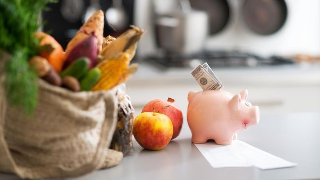 Frugal living kerap disamakan dengan gaya hidup pelit dan menyiksa diri. Namun, lebih dari itu, frugal tak sekadar pelit.