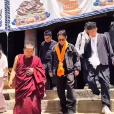 Jet Li Kepergok di Kuil usai Diisukan Meninggal