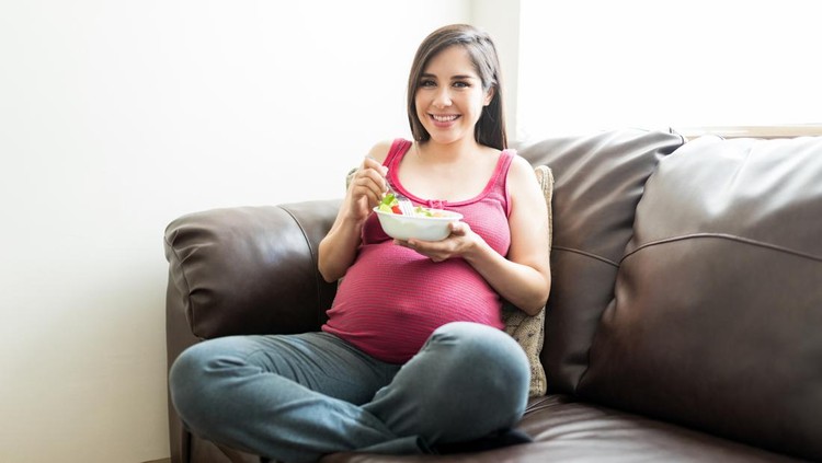 llustrasi Ibu Hamil Makan