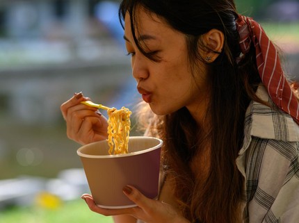 Ketahui Efek Ibu Menyusui Makan Mie Instan, Jangan Terlalu Sering Bun