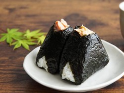Sama-Sama Olahan Nasi Khas Jepang, Apa Bedanya Nigiri Vs Onigiri?
