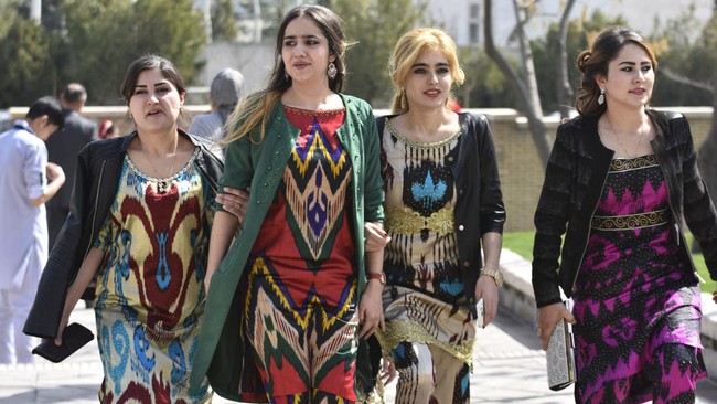 Tajikistan menjadi sorotan usai mengesahkan rancangan undang-undang larangan penggunaan hijab pada pekan lalu.