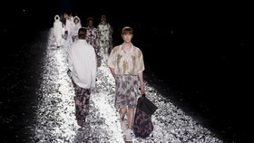 FOTO: Persembahan Terakhir Dries van Noten di Dunia Mode