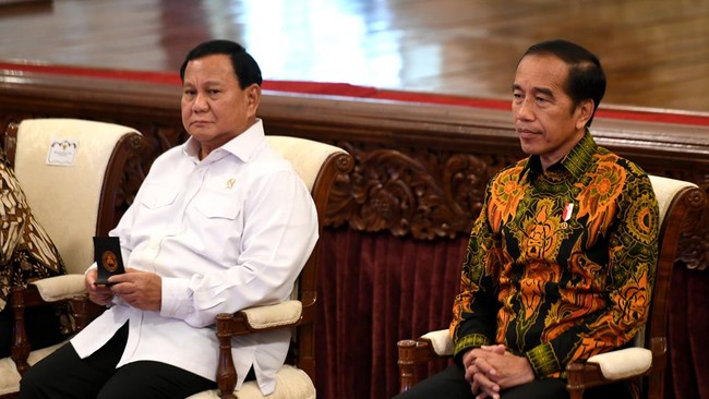 Baik Presiden Jokowi dan Menhan Prabowo berkegiatan di Jakarta saat demo di Gedung DPR.