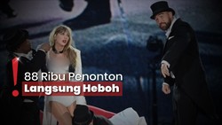 Gendong Taylor Swift di Atas Panggung, Akting Travis Kelce Dipuji Swifties