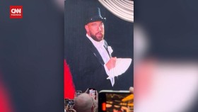 VIDEO: Aksi Travis Kelce Tampil di Konser Taylor Swift di London