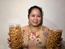 Usaha Limbung gegara Pandemi, Penjual Kue-Baju Ini Bangkit Lagi Berkat UMi