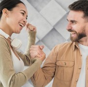 4 Pasangan Zodiak yang Bisa Sukses Membangun Bisnis Bersama, Jadi Inspirasi Banyak Orang!