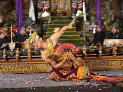 Arjuna Sutedja: Dari Panggung PKB Menjadi Penari Bali Profesional