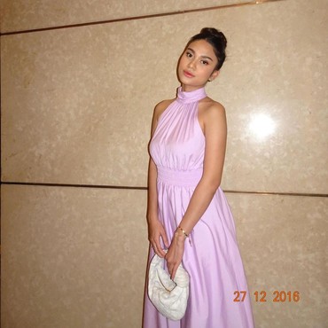 Gaya Azizah Salsa Tampil dengan Tas Mewah Seharga Kamar Mandi Rumah Raisa