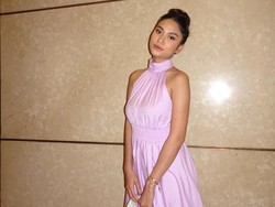 Gaya Azizah Salsa Tampil dengan Tas Mewah Seharga Kamar Mandi Rumah Raisa