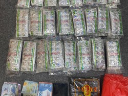 Viral Emak-emak Geruduk Warung Diduga Jual Obat Terlarang di Depok