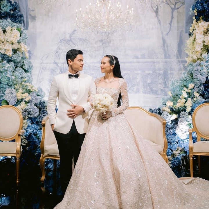 <p>Cut Beby Tsabina dan Rizki Aulia Rahman Natakusumah juga menyelenggarakan pernikahan mewah bak negeri dongeng. Bahkan, Beby juga tampak memesona seperti putri ketika mengenakan gaun pengantin berwarna putih, ya, Bunda. Kini, Beby lebih sering menemani sang suami yang bekerja sebagai anggota dewan. (Foto: Instagram/@bebytsabina @@venemapictures)</p>
