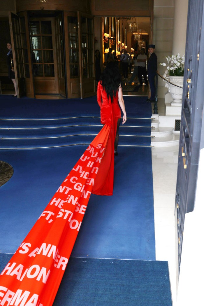 PARIS, FRANCE - JUNE 25: Katy Perry arrives at The Ritz Hotel in a stretch limousine during the Haute Couture Fall/Winter 2024/25 as part of Paris Fashion Week on June 25, 2024 in Paris, France. (Photo by Neil Mockford/GC Images)