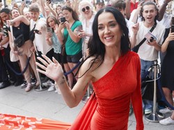 Katty Perry Diinvestigasi Usai Syuting Tanpa Izin di Bukit Pasir Dilindungi