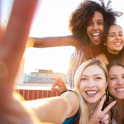 Bangun Inner Beauty, 6 Kebiasaan Ini Bikin Kamu Makin Percaya Diri Bertemu Banyak Orang
