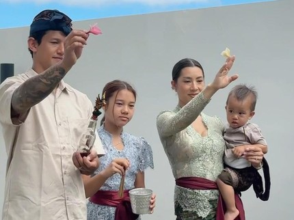 Jennifer & Irfan Bachdim Bagikan Momen Melaspas, Adat Bali untuk Syukuran Rumah Baru