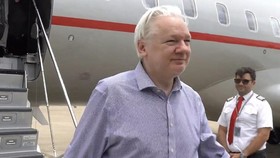 Assange Tiba di Saipan Jelang Ngaku Salah ke AS sebagai Jaminan Bebas