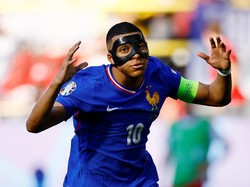 Mbappe Butuh Waktu Terbiasa Pakai Topeng