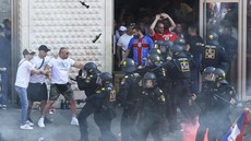 FOTO: Suporter Serbia Kembali Bentrok dengan Polisi