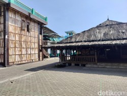 Ponpes Klaim Mama Ghufron Wajibkan Santri Cinta Pancasila dan Jaga NKRI
