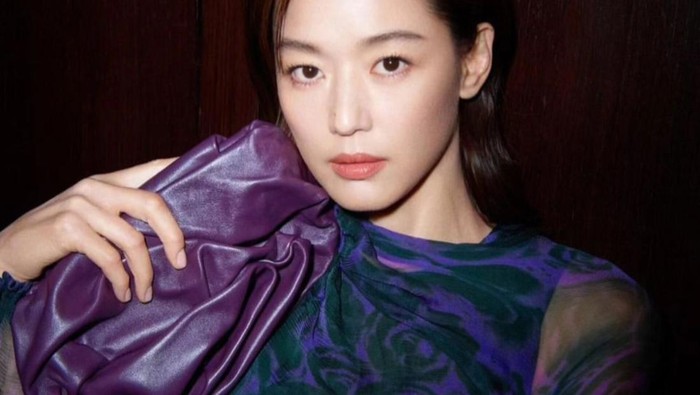 Dukung Sang Buah Hati, Jun Ji Hyun Menghadiri Pertandingan Bola Bersama Suami