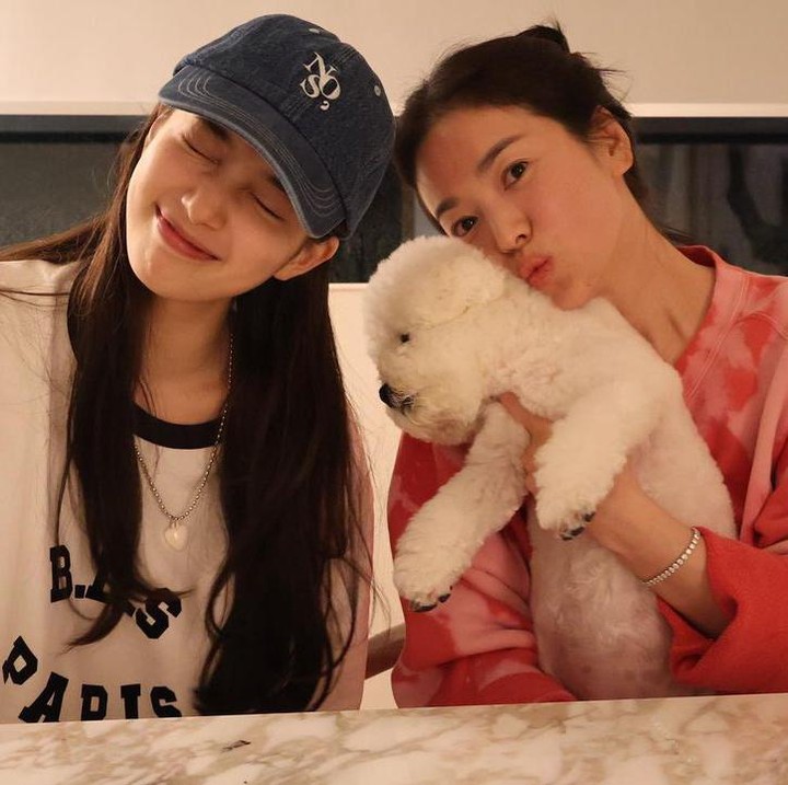 5 Potret Song Hye Kyo dan Suzy Hang Out Bareng, Cantik Banget Bun! - Foto 1