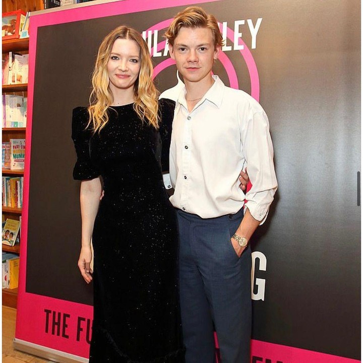 <p>Talulah Riley merupakan aktris asal Inggris yang pernah membintangi film-film terkenal seperti Pride and Prejudice dan Inception. Beberapa tahun belakangan, ia melebarkan sayap sebagai penulis novel. (Foto: Instagram @talulahrm/ @samohtsangster)</p>