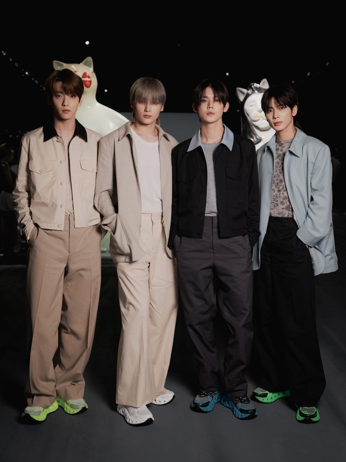 TXT tampil modis memakai koleksi Dior Men’s Summer 2025 rancangan Kim Jones, creative director dari Dior Men, dengan palet warna pastel yang menonjolkan keindahan visual keempat anggota boyband besutan BigHit Music tersebut./ Foto: x.com/Dior