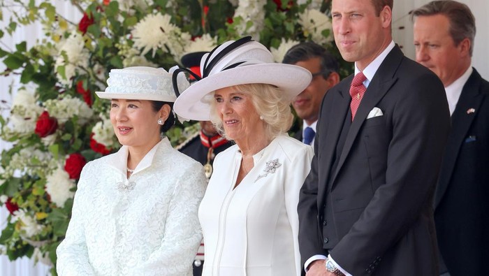 LONDON, ENGLAND - JUNE 25:  Queen Camilla (C) with Empress Masako of Japan and Prince William, Prince of Wales (R) at the ceremonial welcome during the state visit to the United Kingdom at Horse Guards Parade on June 25, 2024 in London, England.  (Photo by Chris Jackson/Getty Images)