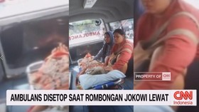 VIDEO: Ambulans Disetop Saat Rombongan Jokowi Lewat