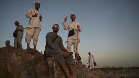 FOTO: Kala Jabal Uhud Ramai oleh Para Peziarah