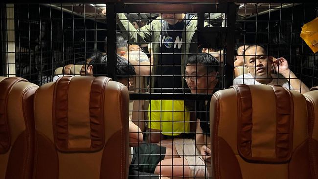 103 WNA Pelaku Kejahatan Siber di Bali Akan Dideportasi ke Taiwan - CNN Indonesia | Opsitek-1