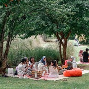 Ide Hangout Akhir Pekan: 4 Rekomendasi Kafe dengan Konsep Piknik di Jakarta