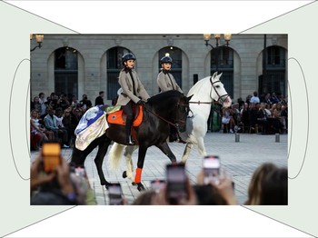 Gigi Hadid dan Kendall Jenner Berkuda di Catwalk dengan Hermes