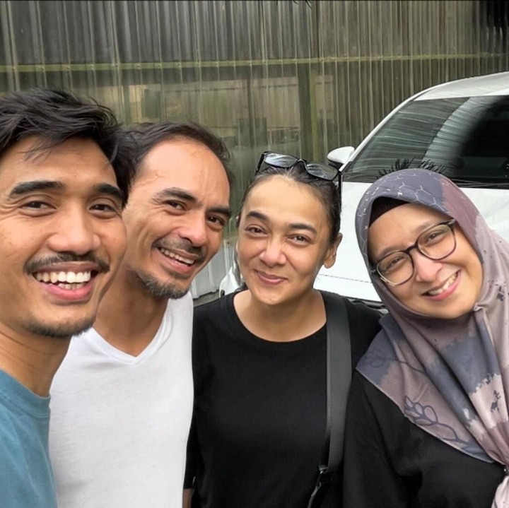 <p>Vokalis Sheila On 7, Duta, menikah dengan Adelia Lontoh pada tahun 2003, Bunda. Adelia sendiri diketahui merupakan adik dari Ananda Lontoh. (Foto: Instagram @ananda_faturrahman)</p>