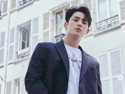 5 Potret Mingyu SEVENTEEN dan Orang Tua, Wajah Perpaduan Ayah dan Ibunda