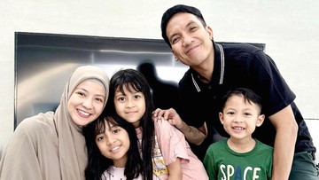 Jalani Co-Parenting, 5 Potret Desta dan Natasha Rizky Kompak Hadiri Momen Spesial Anak