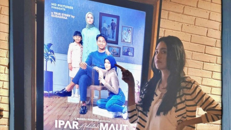 Reaksi Mikha Tambayong Nonton Film Ipar Adalah Maut