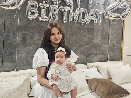 7 Cara Stimulasi Bayi agar Bisa Tengkurap Sendiri Seperti Anak Sabrina Anggraini
