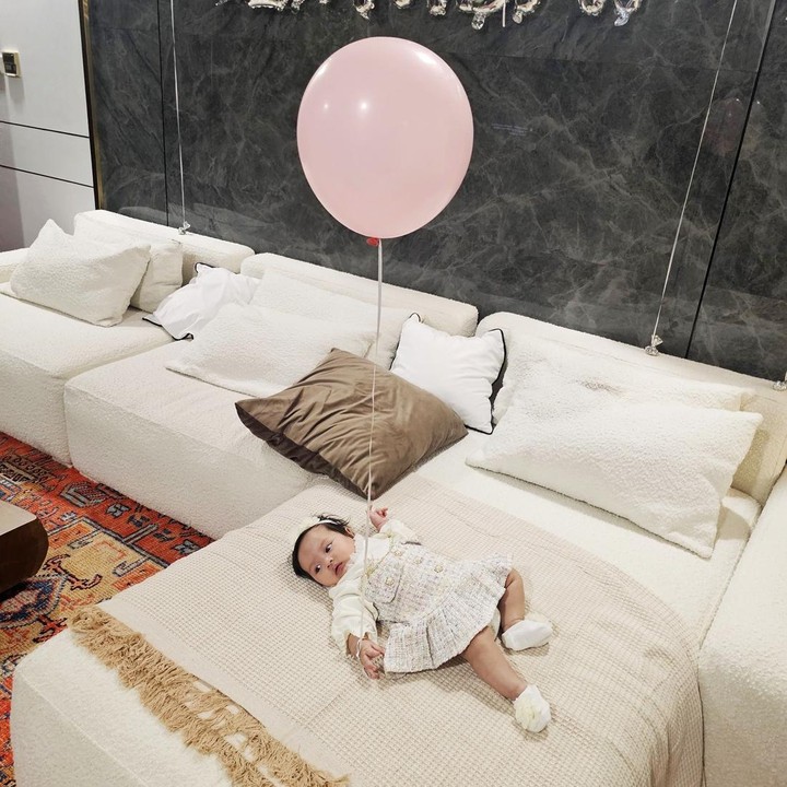 <p>Ya Bunda, ulang tahun kali ini adalah momen yang sangat spesial bagi Sabrina karena ia telah memiliki seorang anak. Putri mereka yang bernama Launa Alima Syahila Devara lahir pada 6 Maret 2024. (Foto: Instagram @sabrinaanggraini)</p>