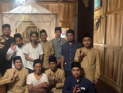 Sosok Mama Ghufron yang Viral Bisa Berbicara dengan Semut di Mata Santrinya