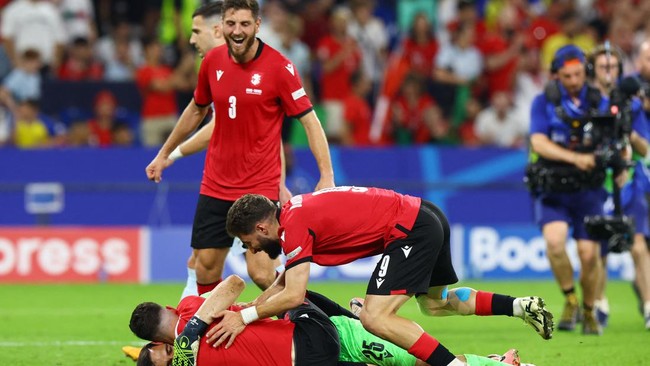Pencapaian timnas Georgia mengejutkan usai mengalahkan Portugal 2-0 sekaligus menyegel tiket babak 16 besar Euro 2024.