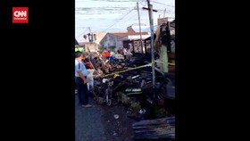 VIDEO: Kebakaran Rumah Wartawan di Karo, 1 Keluarga Tewas