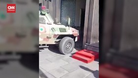 VIDEO: Detik-detik Militer Bolivia Terobos Pintu Istana Kepresidenan