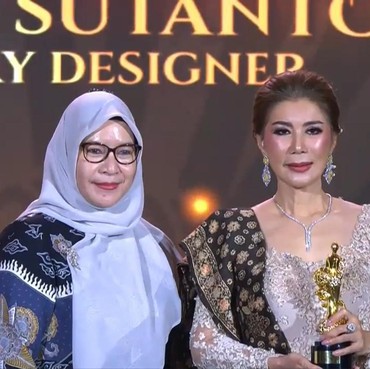 Agnes Sutanto Bawa Pulang Piala Successful Fashion Entrepreneur di R.A Kartini 2024