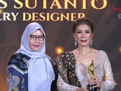 Agnes Sutanto Bawa Pulang Piala Successful Fashion Entrepreneur di R.A Kartini 2024
