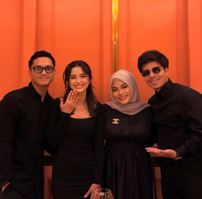 Azriel Hermansyah dan Sarah Menzel