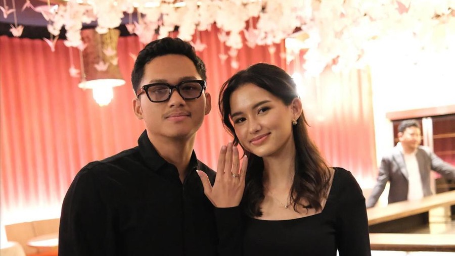Azriel Hermansyah dan Sarah Menzel